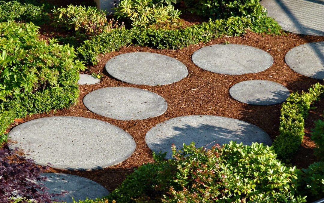 6 DIY Summer Landscaping Projects